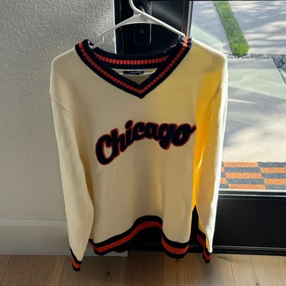 NFL Chicago Bears V-Neck Sweater - Cream and Black Size Medium - Picture 1 of 3